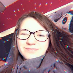 Meet your Posher, Nikia